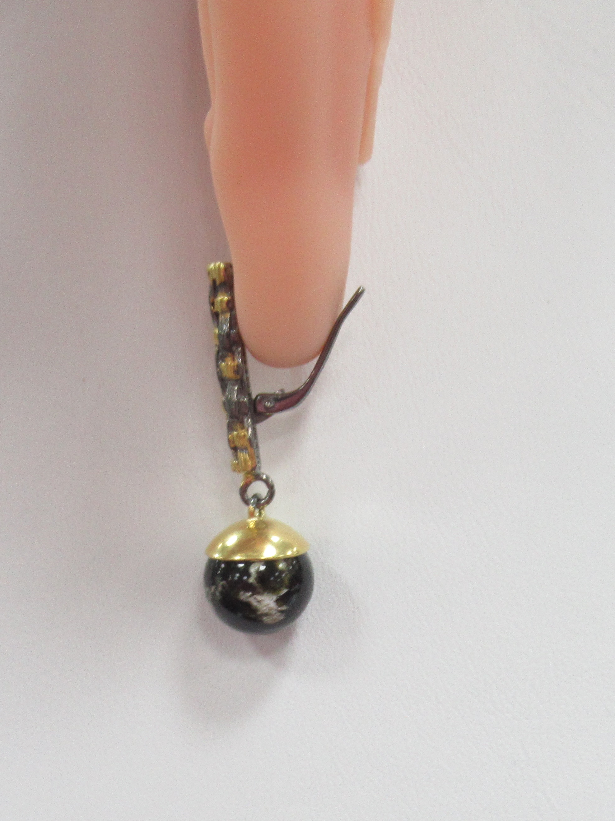 Серебряные серьги с янтарем